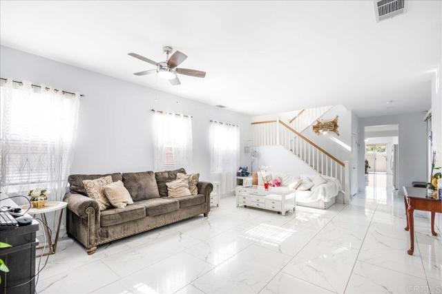 44364 Kingston Drive, Temecula CA: https://media.crmls.org/mediaz/cf6eed6f-d0bc-44ba-b5bf-4561e7f5289a.jpg