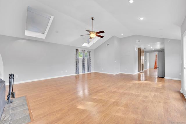 5170 Randlett Dr, La Mesa CA: https://media.crmls.org/mediaz/cf6f3e53-732c-4536-9c89-929943fb1b7f.jpg