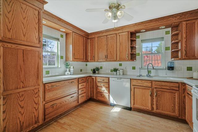 Image 3 of 30 For 871 Manor Way