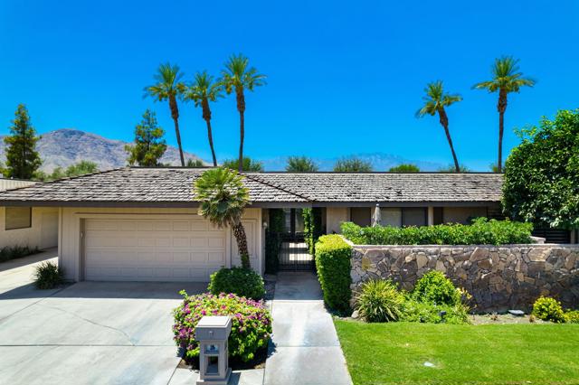 76 Princeton Drive, Rancho Mirage CA: https://media.crmls.org/mediaz/cf6fd1ea-a5f0-424e-b9e2-6d62e65f43d6.jpg