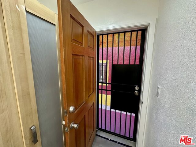 523 1/2 W 56th Street, Los Angeles CA: https://media.crmls.org/mediaz/cf6fe00a-cda2-4bfd-9142-ebd9ca9d2fcf.jpg