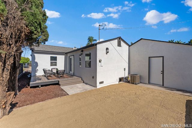 4642 Aragon DR, San Diego CA: https://media.crmls.org/mediaz/cf708bc7-2760-42a6-90fc-8a9b828f71e0.jpg