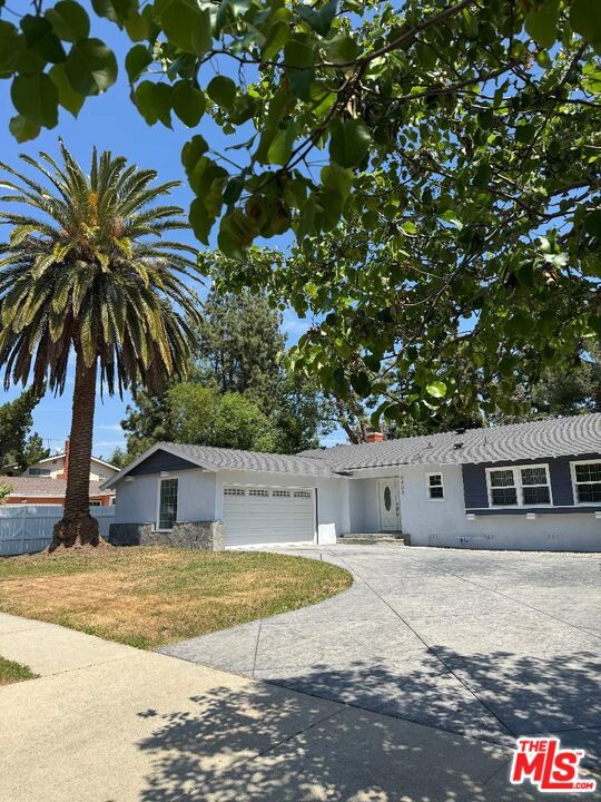 8408 Fable Avenue, West Hills CA: https://media.crmls.org/mediaz/cf709075-ff6c-4754-b13a-28977734feec.jpg