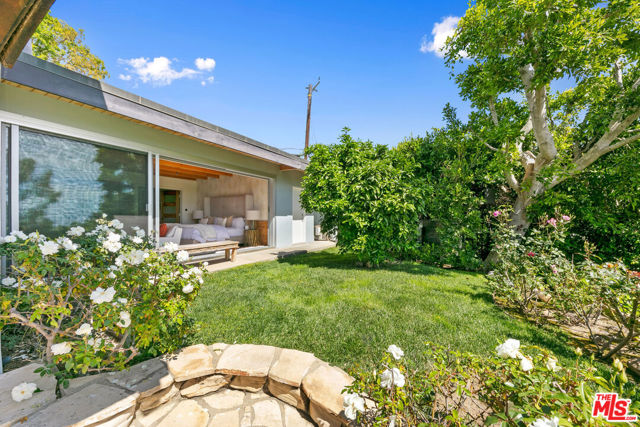 1470 N Tigertail Road, Los Angeles CA: https://media.crmls.org/mediaz/cf711405-e792-4d6b-afdf-835757ce3ed1.jpg