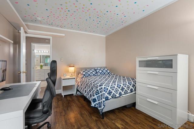 10155 Caminito Volar, San Diego CA: https://media.crmls.org/mediaz/cf7122b9-bc57-47a0-a843-496f7d29b46f.jpg
