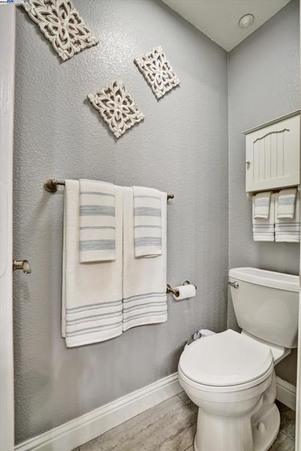 211 Wildrose Cmn, Livermore CA: https://media.crmls.org/mediaz/cf71bb3a-a08b-4efa-85cf-f4ceef87871e.jpg