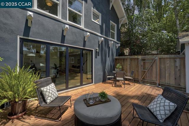 1039 Elsinore, Oakland CA: https://media.crmls.org/mediaz/cf7250ed-073c-47e2-99c3-ea1b2949231f.jpg