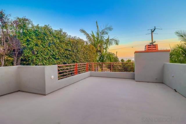 2318 Chalcedony St, San Diego CA: https://media.crmls.org/mediaz/cf729341-4e55-435b-bdc7-de9572546e0b.jpg