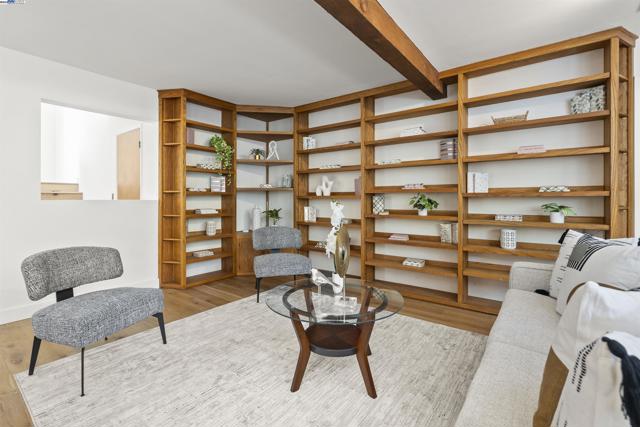 6425 Zinn Dr, Oakland CA: https://media.crmls.org/mediaz/cf7342d4-78e1-4be1-a659-399ae744a84b.jpg