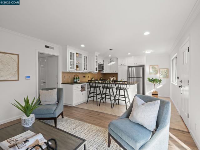 200 El Dorado Ave, Danville CA: https://media.crmls.org/mediaz/cf73dcca-ab98-4ea9-b9c1-41ab400d4395.jpg