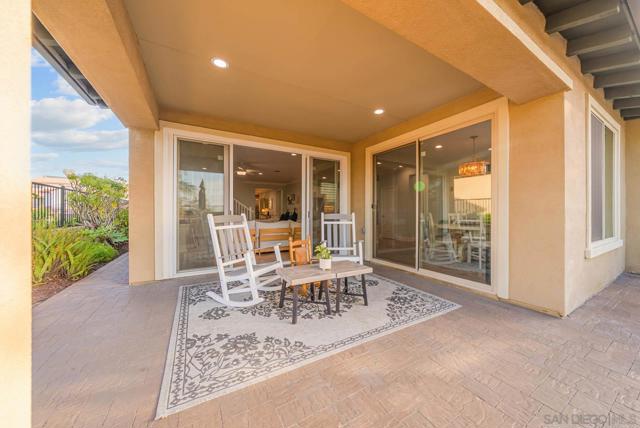 542 Adobe Estates Dr, Vista CA: https://media.crmls.org/mediaz/cf744407-6a12-40a4-908f-e3d9679f6592.jpg