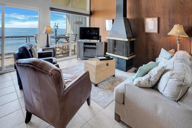 753 The Shoreline, La Selva Beach CA: https://media.crmls.org/mediaz/cf745482-00e6-4523-80e8-1a00e24ddfda.jpg