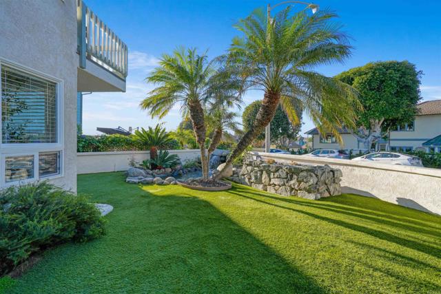 Detail Gallery Image 5 of 44 For 2438 Ocean St, Carlsbad,  CA 92008 - 3 Beds | 2/1 Baths