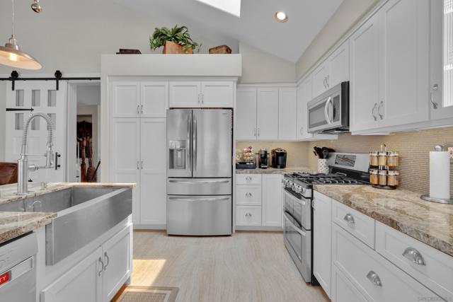2106 Laura Dr, Escondido CA: https://media.crmls.org/mediaz/cf749710-62d5-4e3c-8872-949a61ba9bc4.jpg