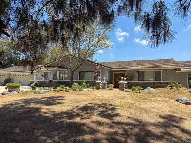 3048 Jason Road, Fallbrook CA: https://media.crmls.org/mediaz/cf74ccbf-40eb-4072-ab91-0be1cde653c2.jpg