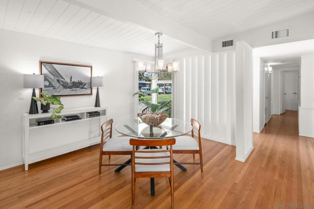 661 Balboa Avenue, Coronado CA: https://media.crmls.org/mediaz/cf7533b0-a6b4-4077-9cbd-d36847aadd0a.jpg
