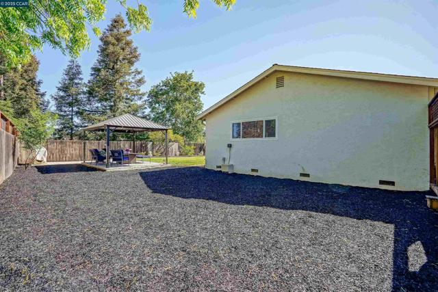 5665 Lewis Way, Concord CA: https://media.crmls.org/mediaz/cf7541de-812e-4ed5-8fda-65aa1b61c93f.jpg