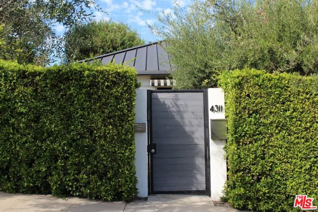 4311 Finley Avenue, Los Angeles CA: https://media.crmls.org/mediaz/cf756cb7-67ef-4cfe-a03f-f9d2d186a456.jpg