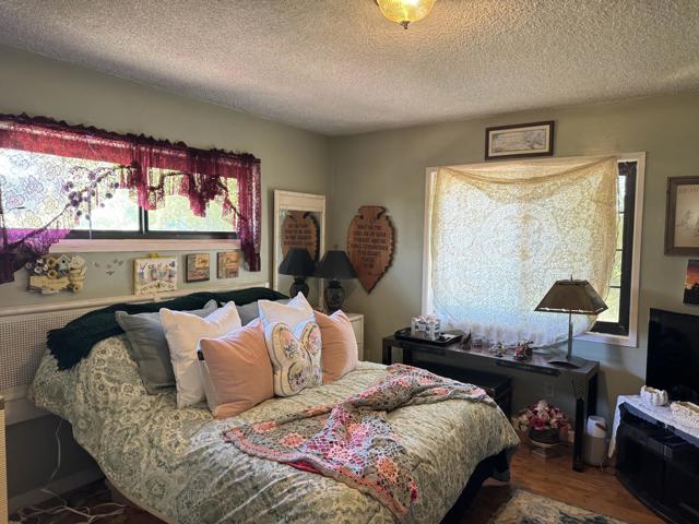 7585 Joshua Lane, Yucca Valley CA: https://media.crmls.org/mediaz/cf756eda-2d0e-4274-9392-82667defdfe2.jpg