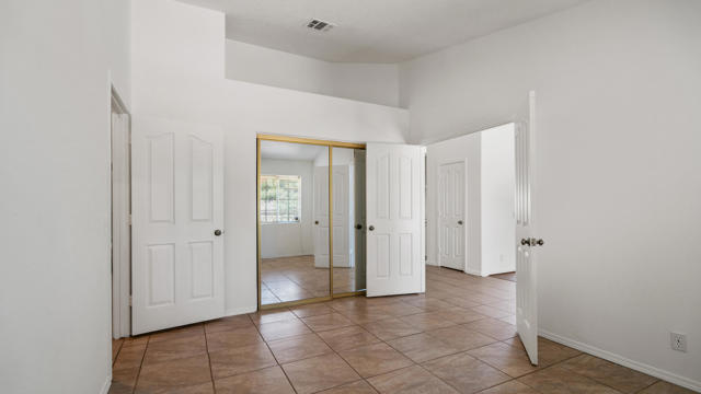 8582 Frontera Avenue, Yucca Valley CA: https://media.crmls.org/mediaz/cf7602c9-6d7f-4bd1-acea-f1435a383625.jpg