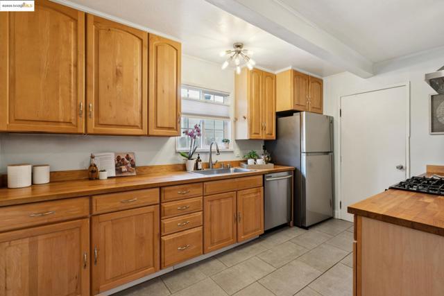 1865 Overhill Rd, Concord CA: https://media.crmls.org/mediaz/cf761451-c8ca-4155-94bd-a2d845195854.jpg