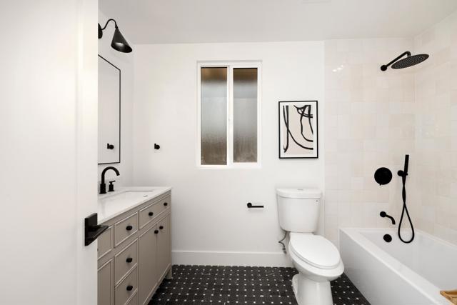 Detail Gallery Image 22 of 35 For 21792 Kaneohe Ln, Huntington Beach,  CA 92646 - 5 Beds | 2/1 Baths