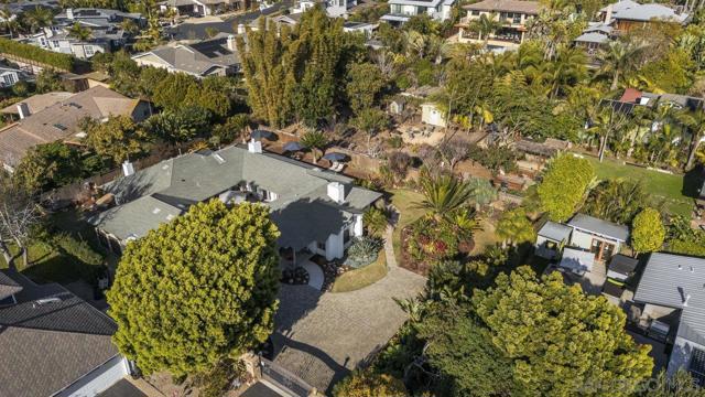 1059 Hymettus Ave, Encinitas CA: https://media.crmls.org/mediaz/cf765ed9-6345-4b5f-b8db-780cd8fbaa14.jpg