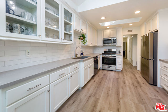 5735 Lake Lindero Drive, Agoura Hills CA: https://media.crmls.org/mediaz/cf77492e-348f-4fef-86ff-18282e19fbe1.jpg