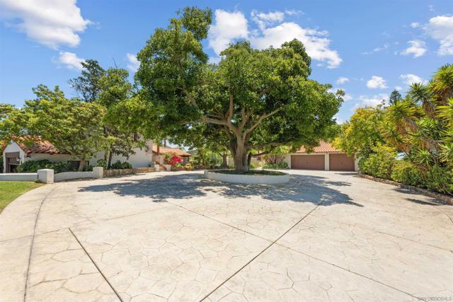 17156 Dos Hermanos, Poway CA: https://media.crmls.org/mediaz/cf775e32-dcd7-4e1c-be70-021efa0bf395.jpg