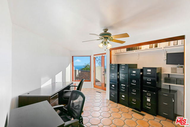 23010 Saddle Peak Road, Topanga CA: https://media.crmls.org/mediaz/cf776569-23cc-4550-9638-258cc5f4cab8.jpg