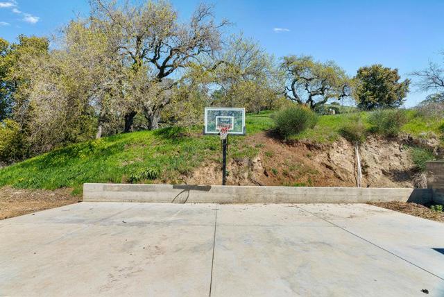 18290 Cochrane Road, Morgan Hill CA: https://media.crmls.org/mediaz/cf776f1a-2a4d-42ab-897f-12043ebf8591.jpg