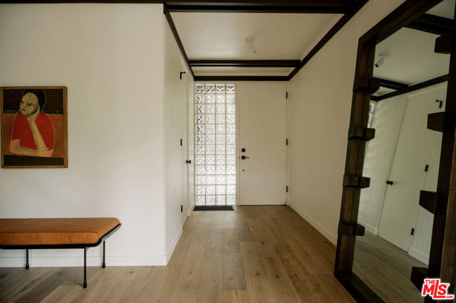 5649 Valley Oak Drive, Los Angeles CA: https://media.crmls.org/mediaz/cf7780bd-b853-4cd9-9a99-825c2e87a208.jpg