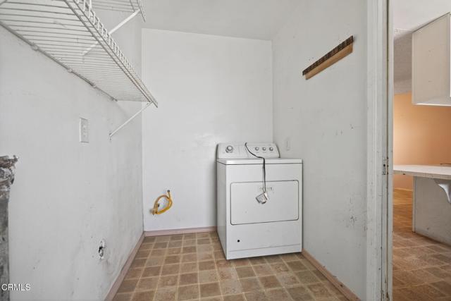 110 E Oak View Avenue, Ojai CA: https://media.crmls.org/mediaz/cf77ad3f-5333-45c5-aa36-172ee27d6e3f.jpg