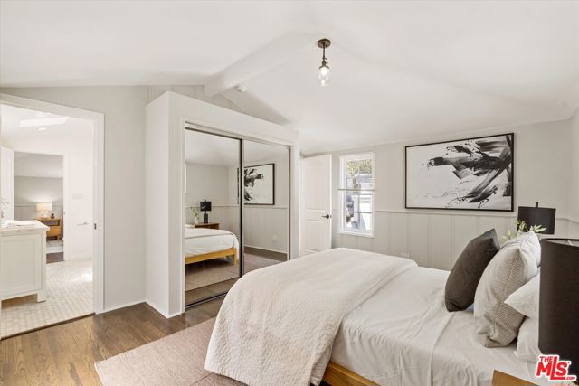 560 N Croft Avenue, West Hollywood CA: https://media.crmls.org/mediaz/cf77feda-5aa8-4c60-af18-db2dfab796da.jpg