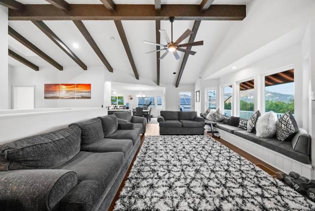 15425 Vista Vicente Dr, San Diego CA: https://media.crmls.org/mediaz/cf7802e5-5cae-4419-9fd6-50ab4e65ada0.jpg