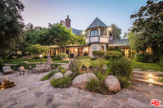 25010 Thousand Peaks Road, Calabasas CA: https://media.crmls.org/mediaz/cf799580-5cf2-4e92-9418-c9a8cfb64432.jpg