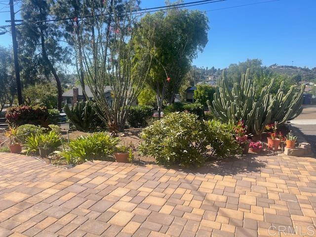 10171 Ramona Drive, Spring Valley CA: https://media.crmls.org/mediaz/cf79cf84-d620-408f-922f-7c3e7c4997a3.jpg