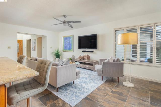 Image 26 of 59 For 3237 Vera Cruz Dr