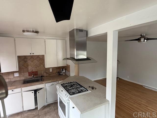 4496 47th Street, San Diego CA: https://media.crmls.org/mediaz/cf7af6c8-6439-4458-960c-c4c649124cfc.jpg