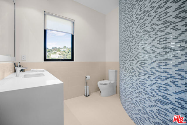 2501 Zorada Drive, Los Angeles CA: https://media.crmls.org/mediaz/cf7bca0c-77e7-44a5-95a2-72da03b4553f.jpg