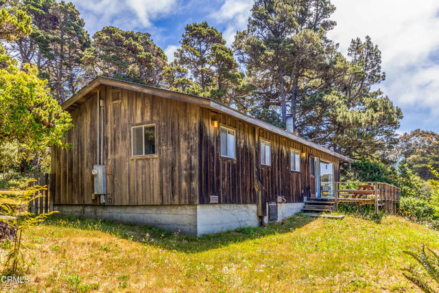 16920 Ocean Drive, Fort Bragg CA: https://media.crmls.org/mediaz/cf7c03f8-1119-4ee9-9942-10e1d0e0011a.jpg