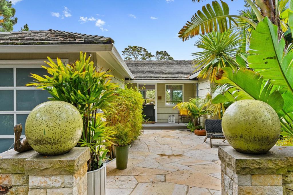 2SW Forest Avenue