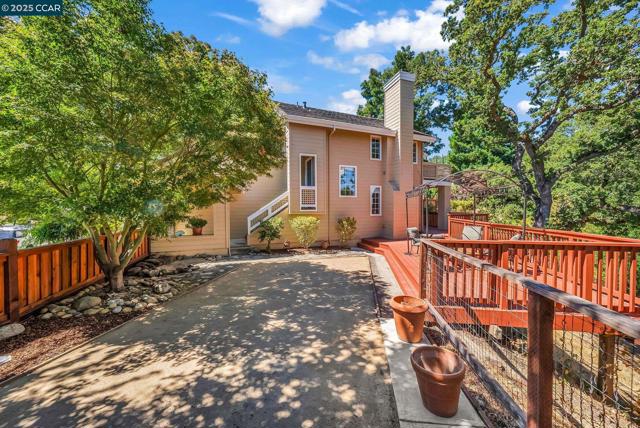 1618 Brush Creek Place, Danville CA: https://media.crmls.org/mediaz/cf7d366c-28b5-4fca-a1b7-b536c1936db8.jpg