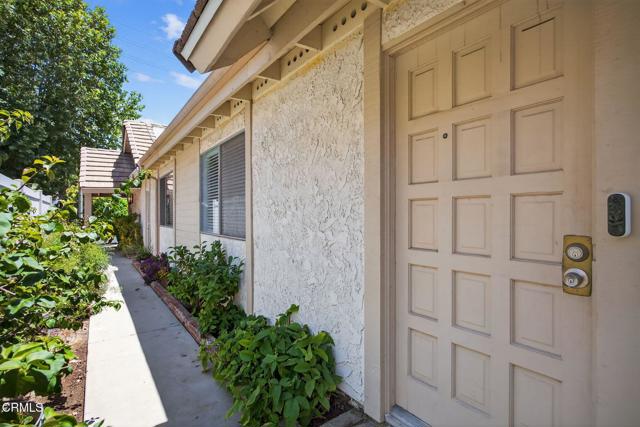 27127 Rio Bosque Drive, Valencia CA: https://media.crmls.org/mediaz/cf7d6ae7-c2ab-4eb0-9fc3-11ab1eb1616b.jpg