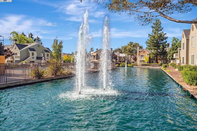 275 Reflections Dr, San Ramon CA: https://media.crmls.org/mediaz/cf7d889c-1404-45e2-97bd-88137da872f9.jpg