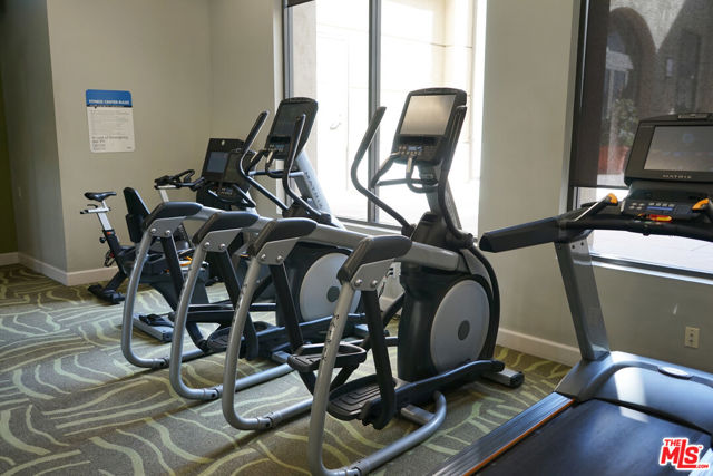 151 E HOLLY Street, Pasadena CA: https://media.crmls.org/mediaz/cf7d9695-8188-4fe4-adbd-bfecb37977b4.jpg