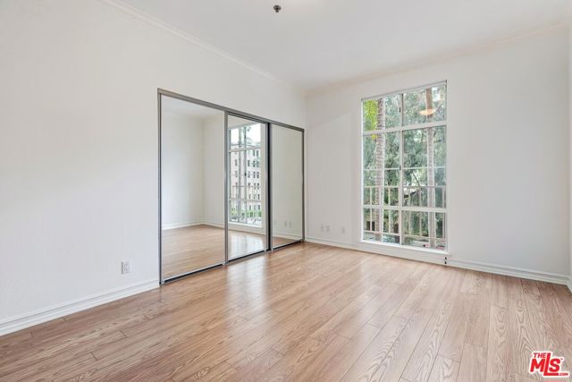 211 CALIFORNIA Avenue, Santa Monica CA: https://media.crmls.org/mediaz/cf7dc02e-45df-4270-84e6-63b1adb7eb44.jpg