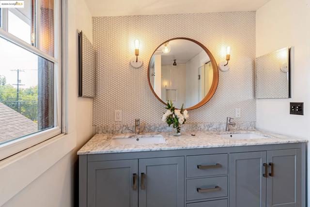 6108 Hillegass Ave, Oakland CA: https://media.crmls.org/mediaz/cf7e3815-b092-41dd-9704-9b9f77ae8ff7.jpg