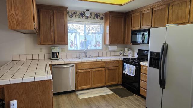 1046 Santa Barbara Street, Los Banos CA: https://media.crmls.org/mediaz/cf7eb701-3bfe-430c-97af-2e4226a27633.jpg