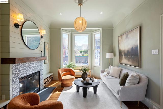 1402 15th St, San Francisco CA: https://media.crmls.org/mediaz/cf7ec6a3-f79e-447d-b7f2-c27c616e8525.jpg